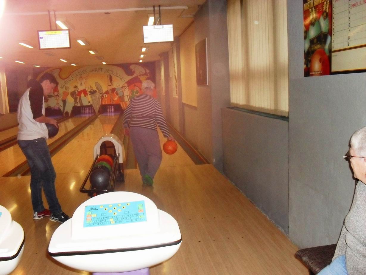 VÍKENDOVÝ BOWLING 01