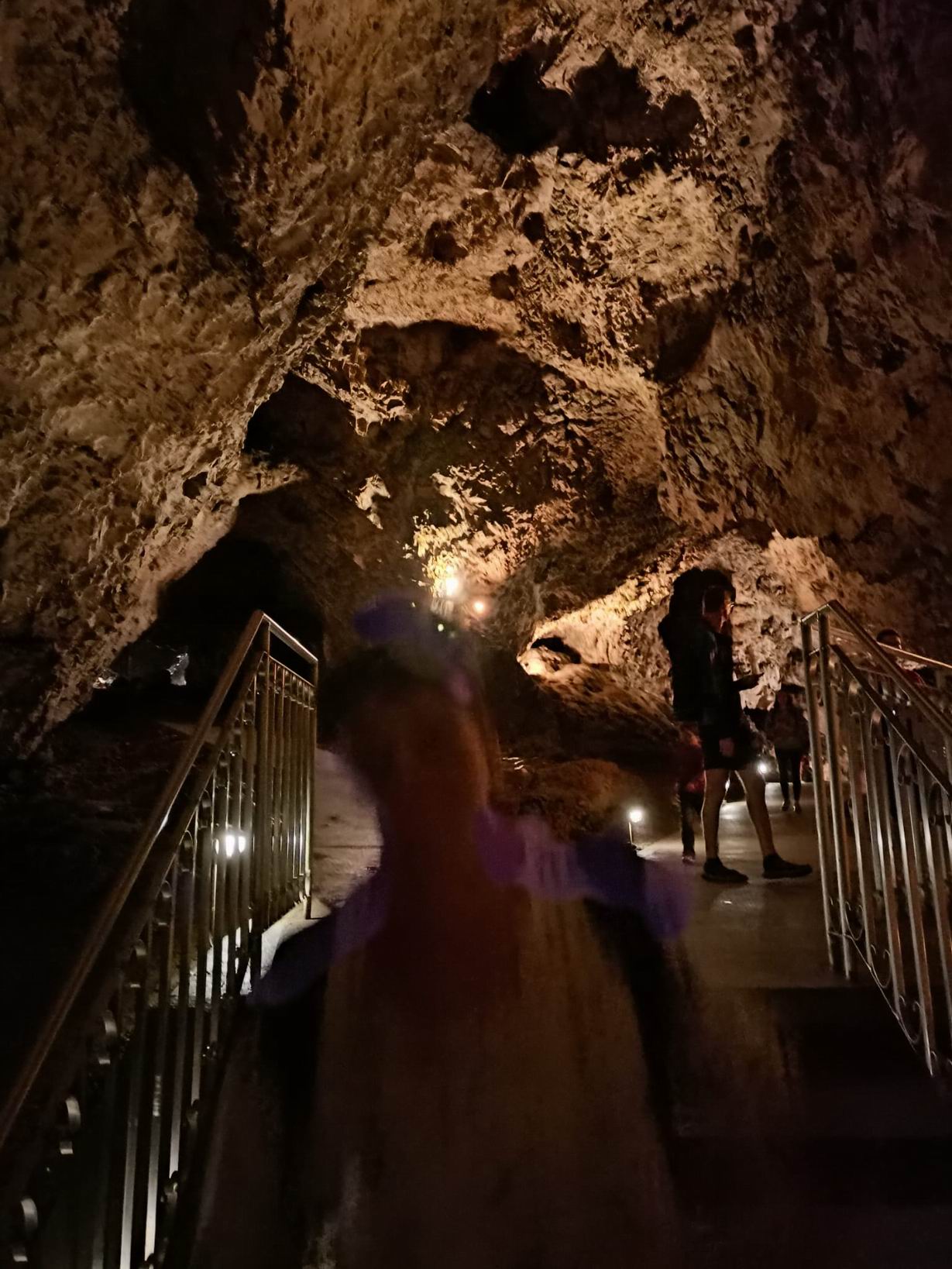 36 zámek a jeskyně