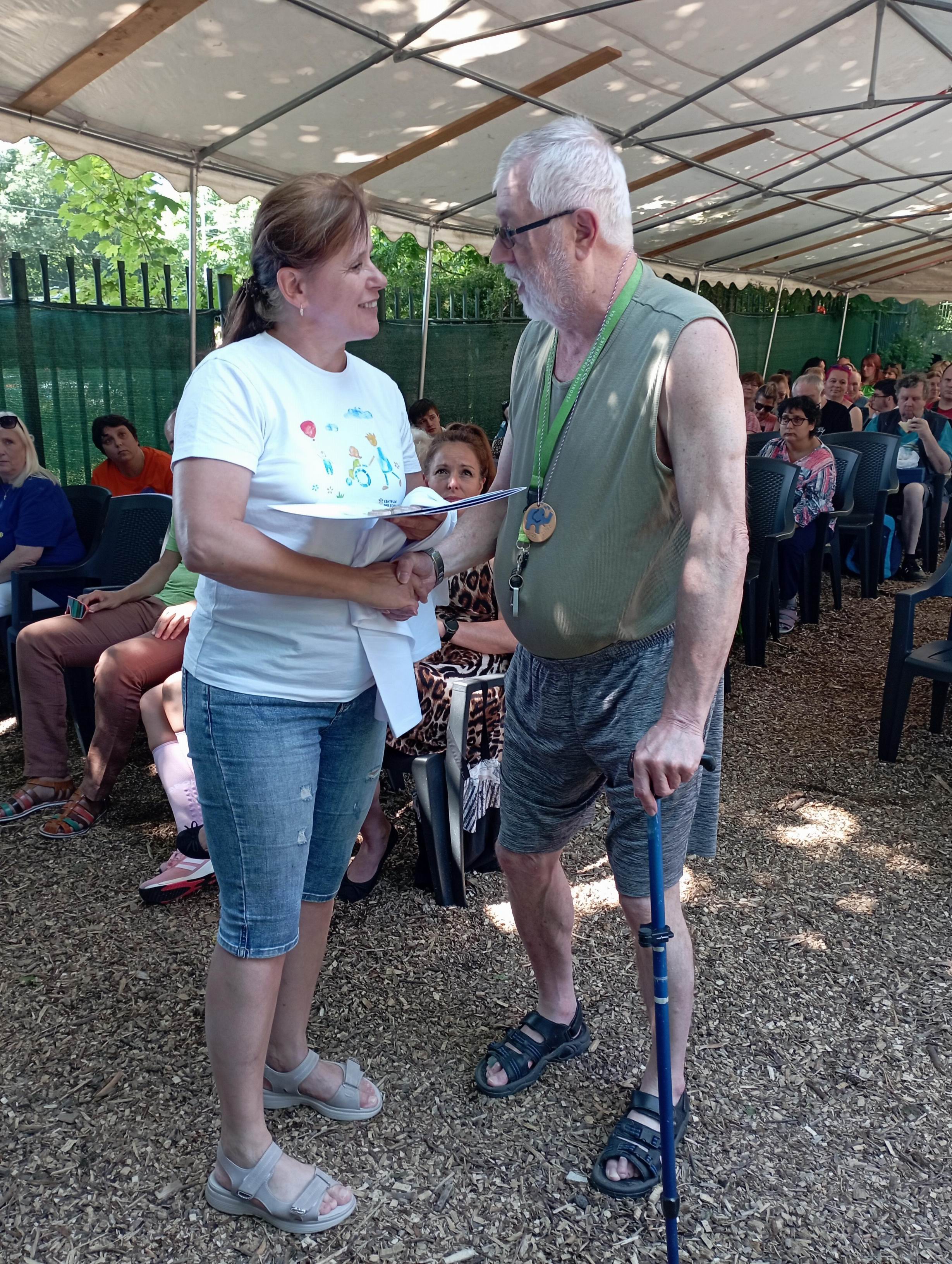 18 O CENU MODRÉHO SLONA