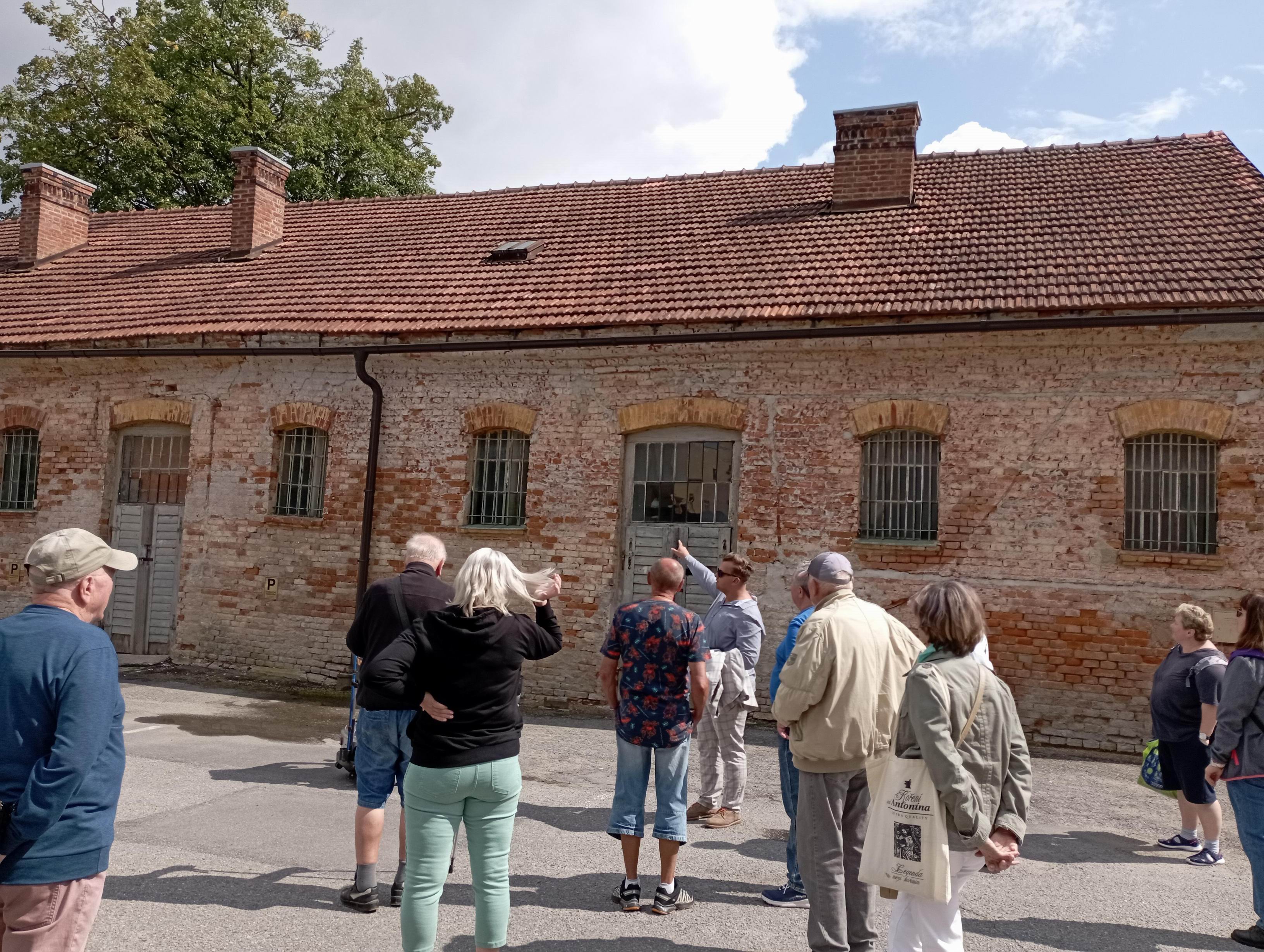 10 VOJENSKÁ ŠATLAVA