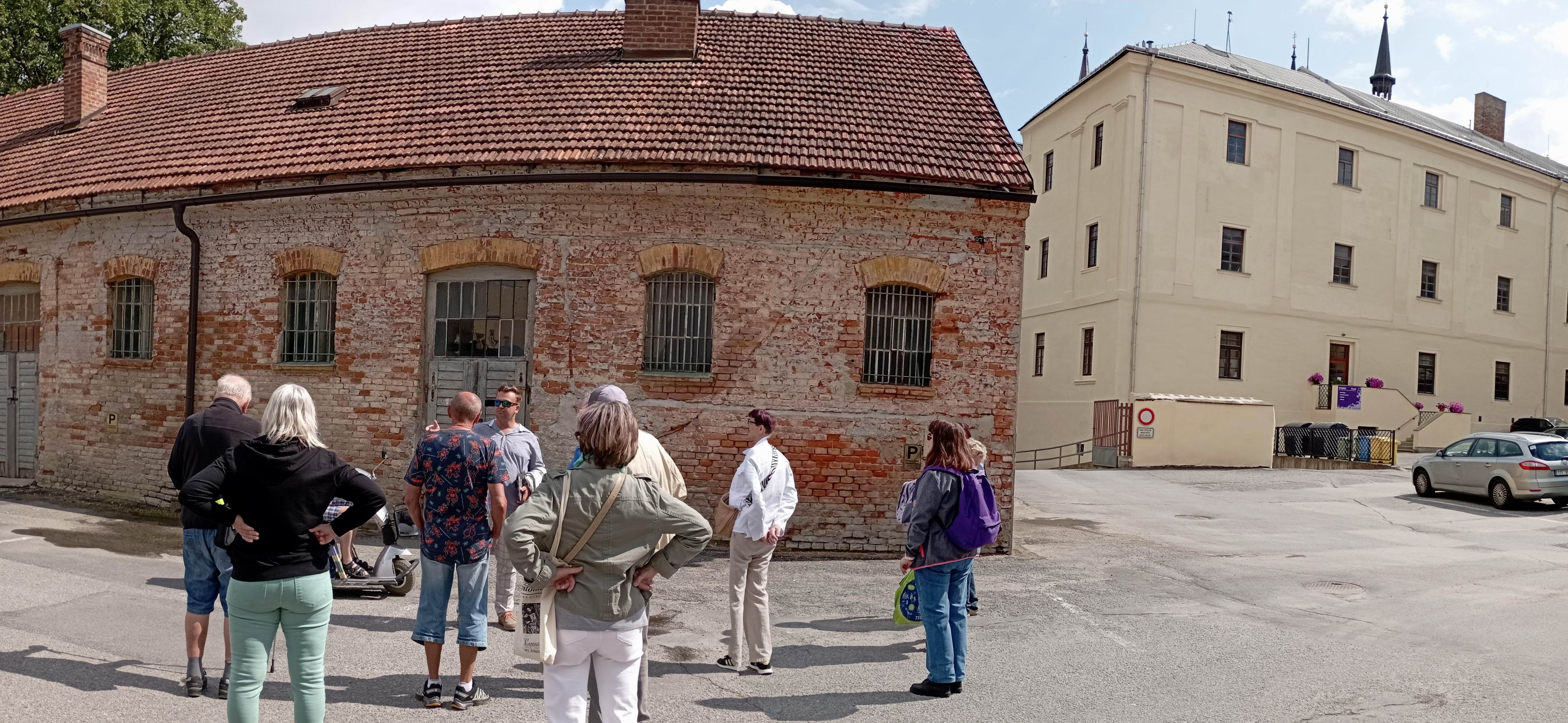 11 VOJENSKÁ ŠATLAVA