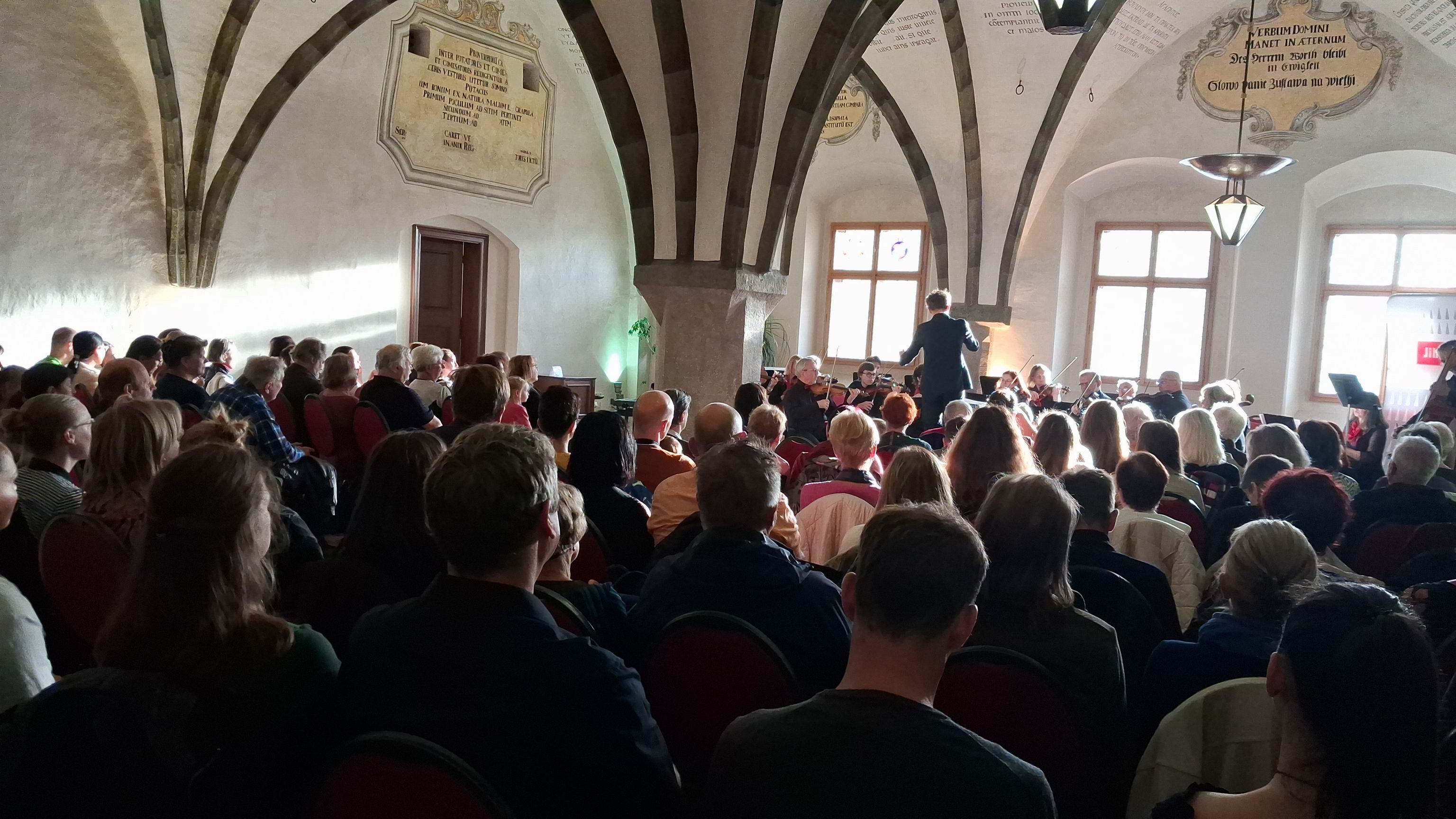 16 BENEFIČNÍ KONCERT