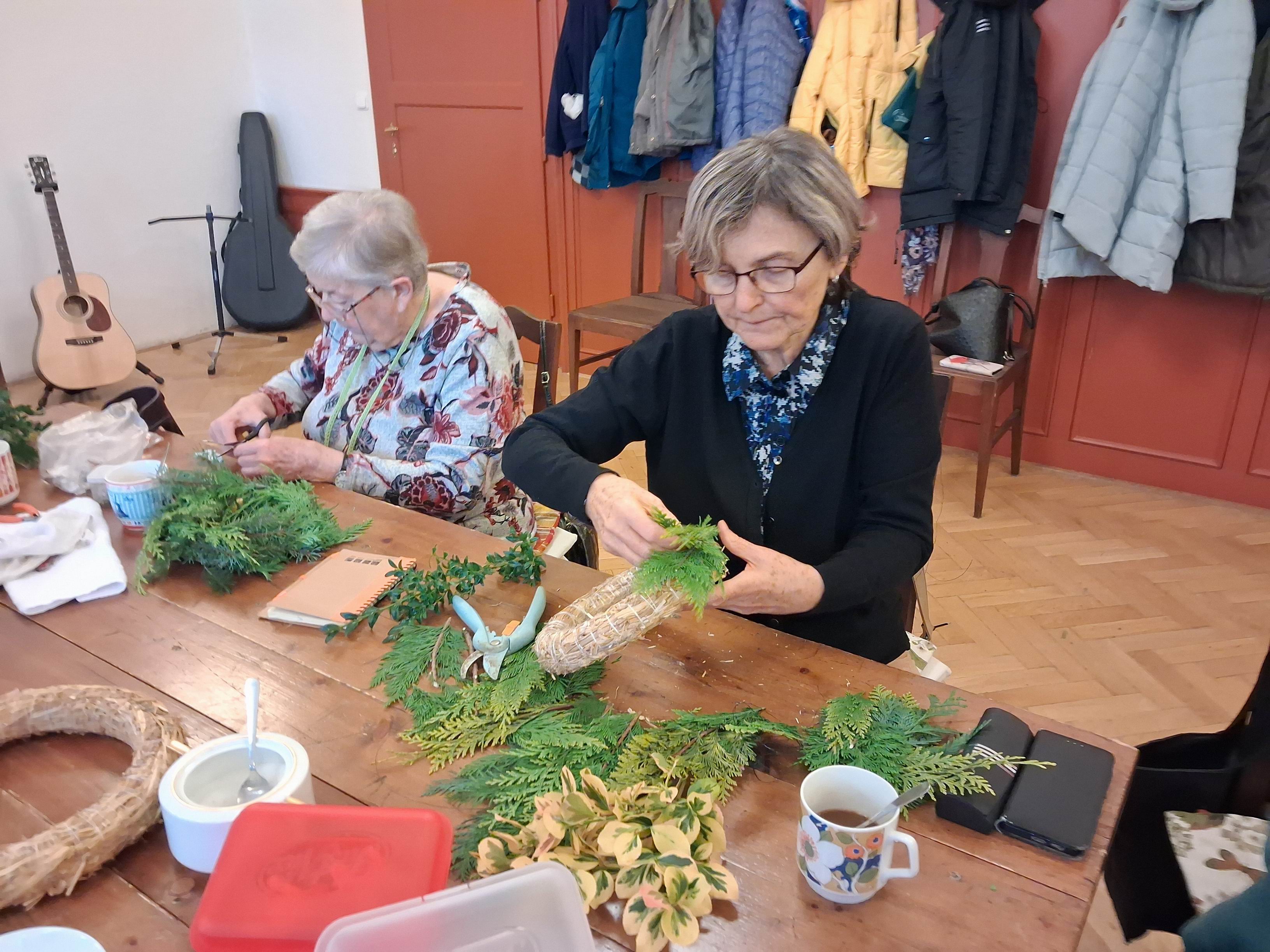 11 ADVENTNÍ VĚNCE - PRACOVNÍ TERAPIE