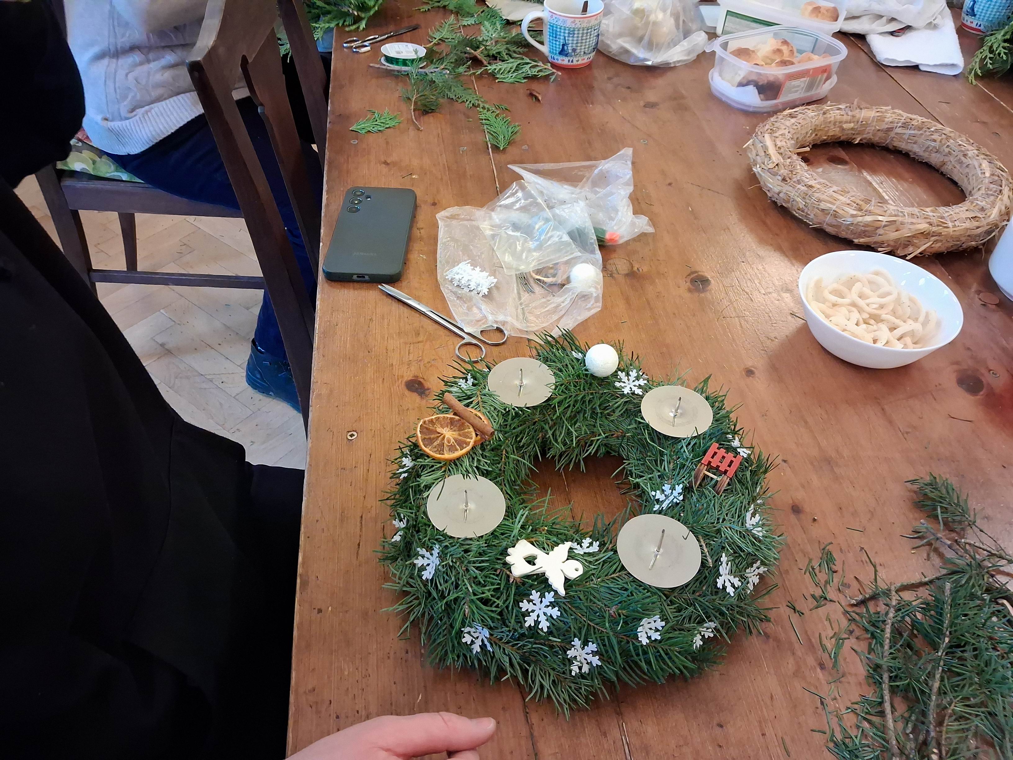 12 ADVENTNÍ VĚNCE - PRACOVNÍ TERAPIE