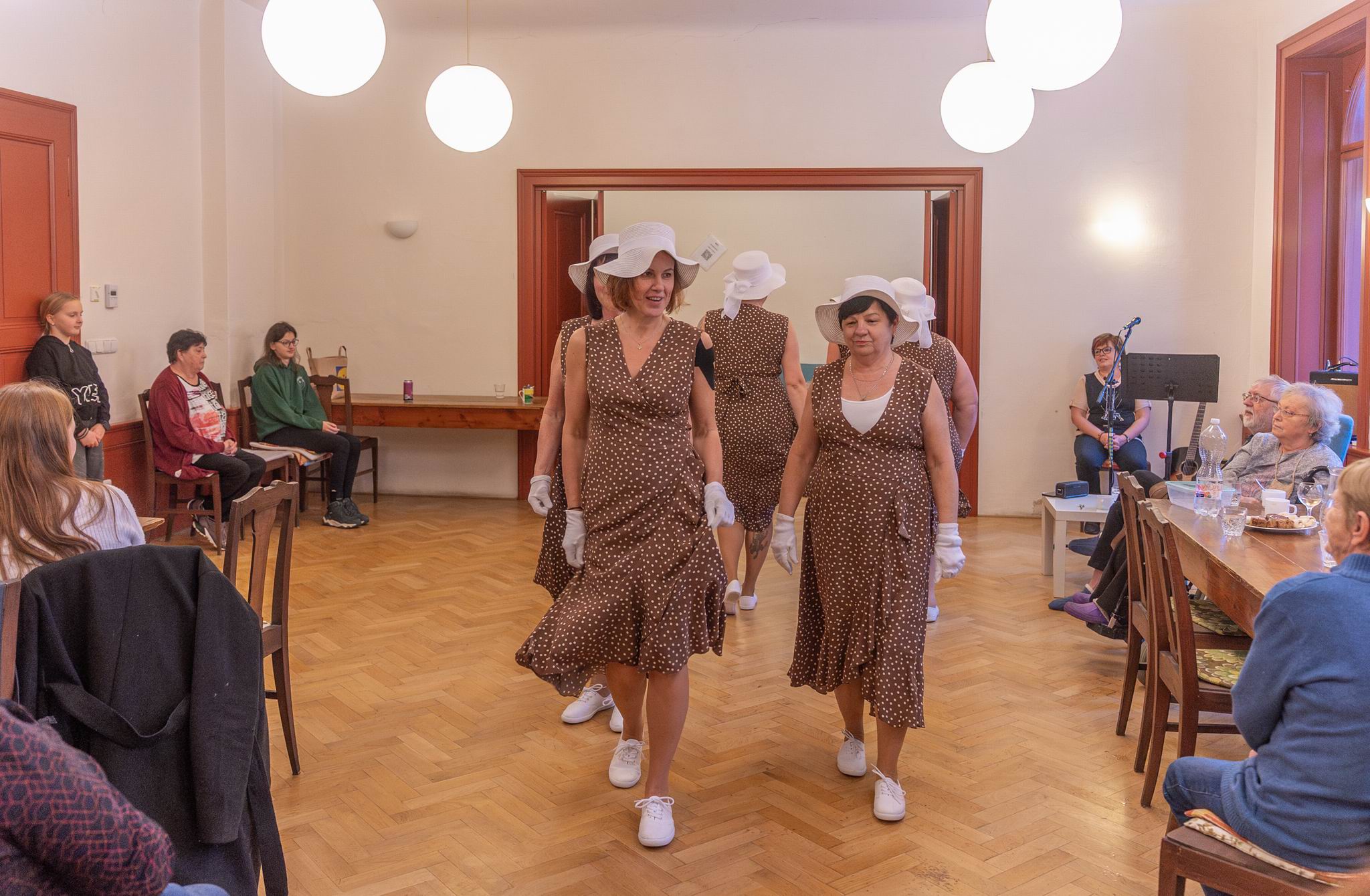 006 MIKULÁŠSKÉ POSEZENÍ