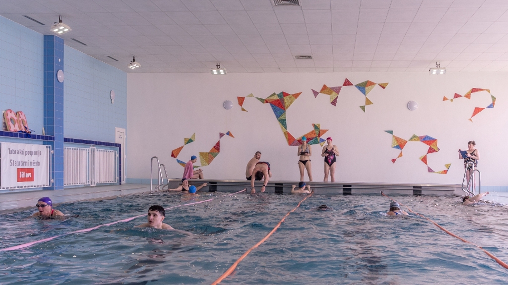 025 NAŠE PLAVÁNÍ PŘES COOKOVU ÚŽINU