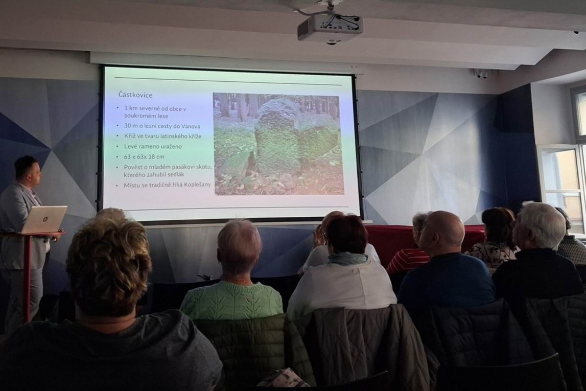 12 HRANIČNÍ A SMÍRČÍ KAMENY