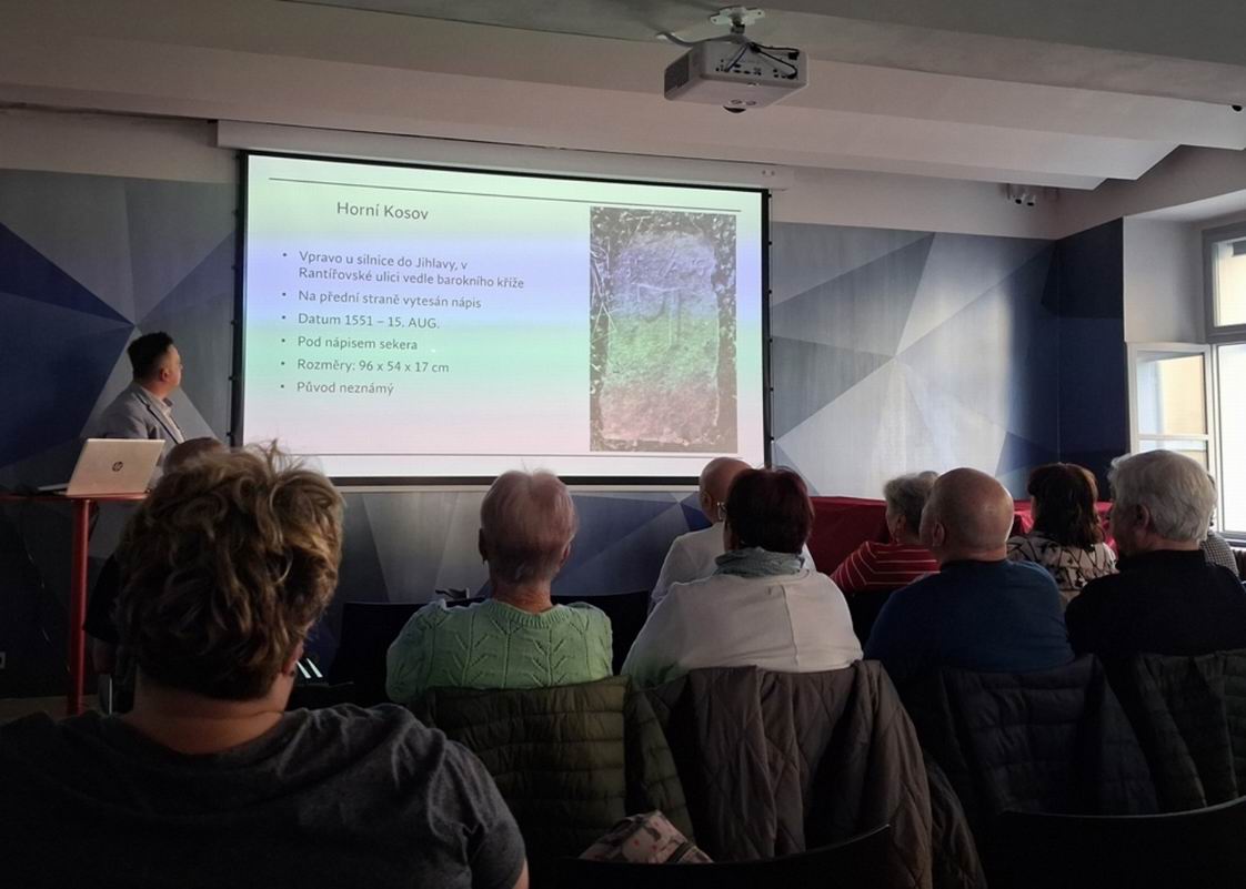 14 HRANIČNÍ A SMÍRČÍ KAMENY