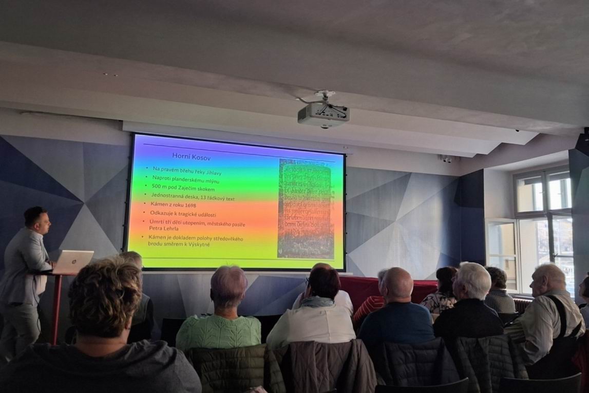 15 HRANIČNÍ A SMÍRČÍ KAMENY