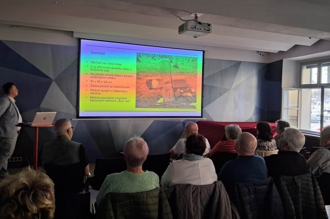 17 HRANIČNÍ A SMÍRČÍ KAMENY