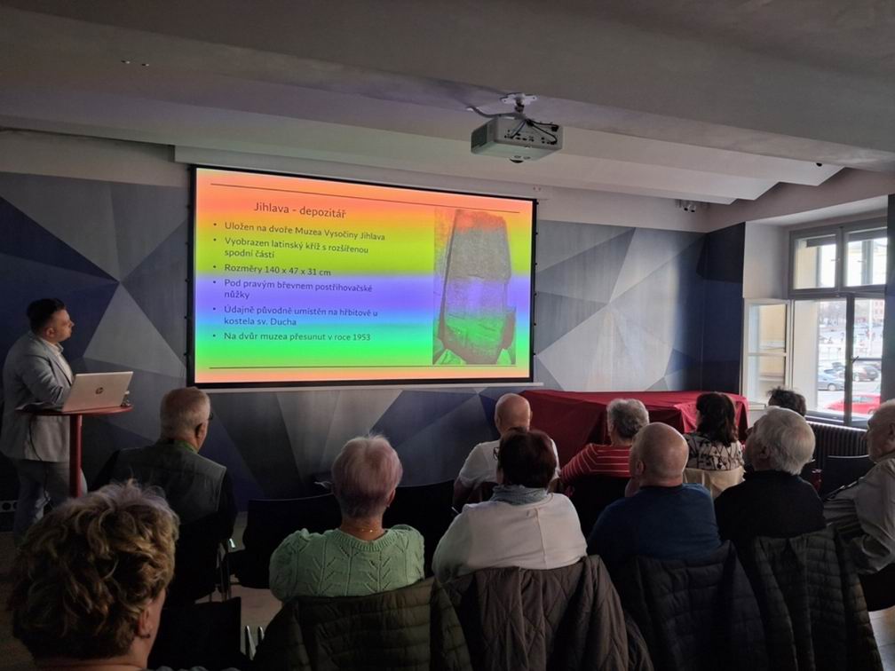 18 HRANIČNÍ A SMÍRČÍ KAMENY