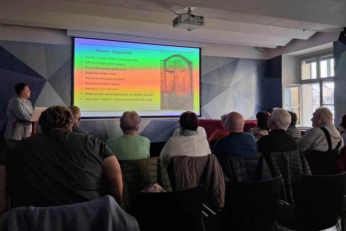 19 HRANIČNÍ A SMÍRČÍ KAMENY