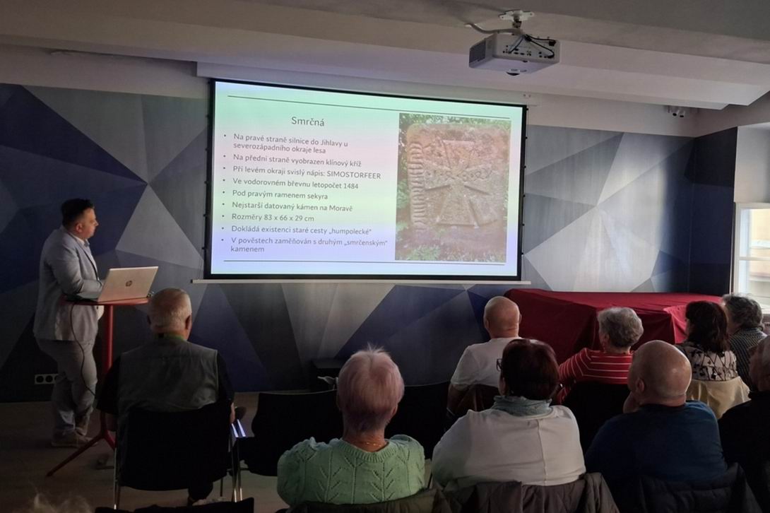 26 HRANIČNÍ A SMÍRČÍ KAMENY