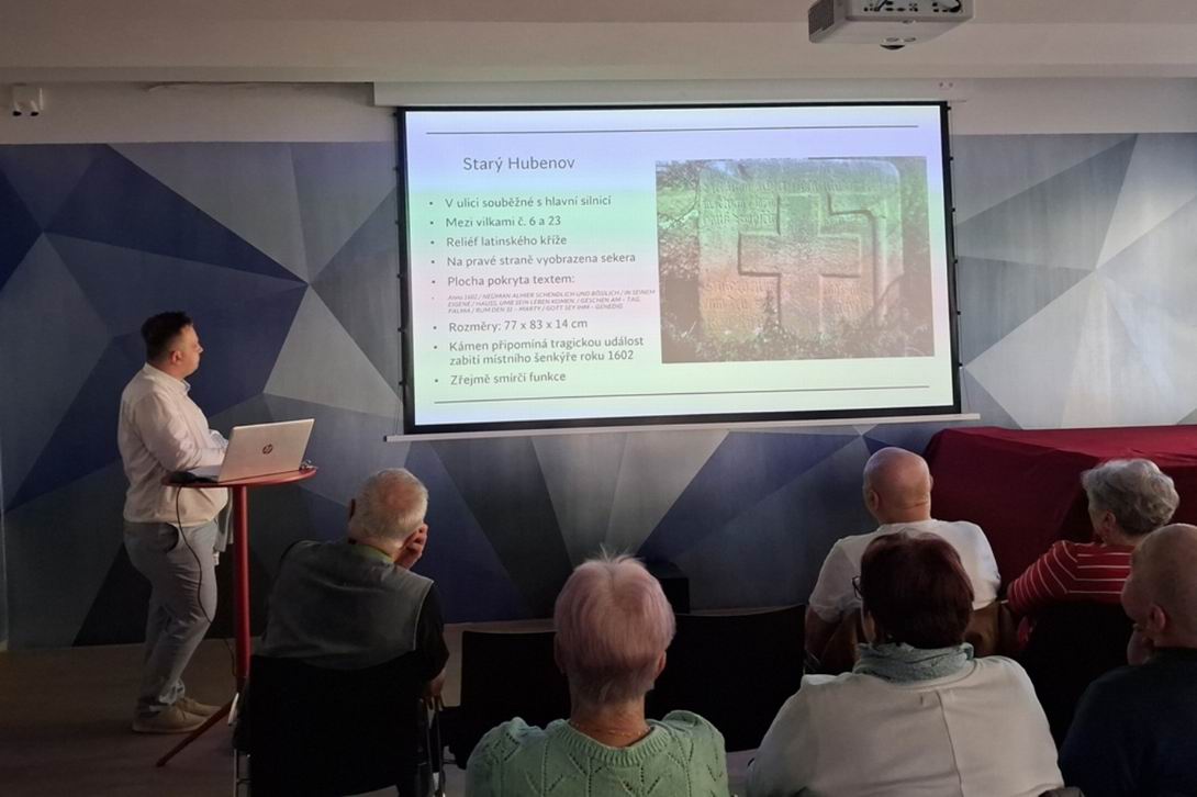 28 HRANIČNÍ A SMÍRČÍ KAMENY