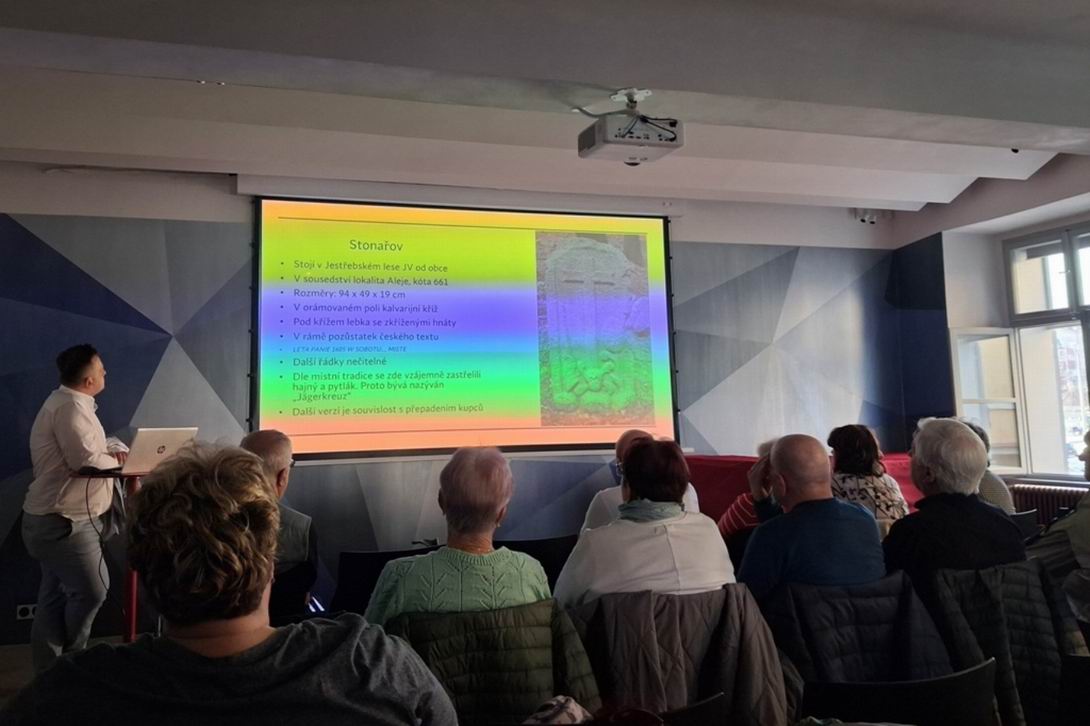 29 HRANIČNÍ A SMÍRČÍ KAMENY