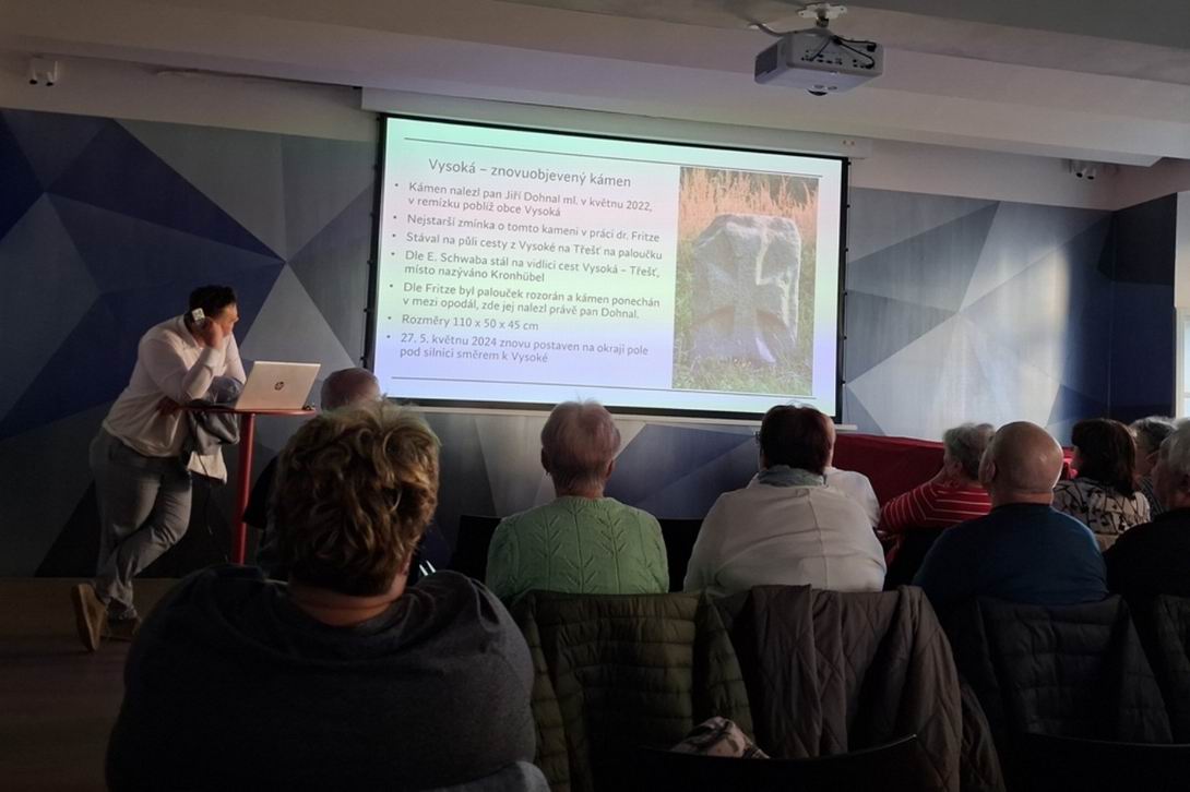 32 HRANIČNÍ A SMÍRČÍ KAMENY