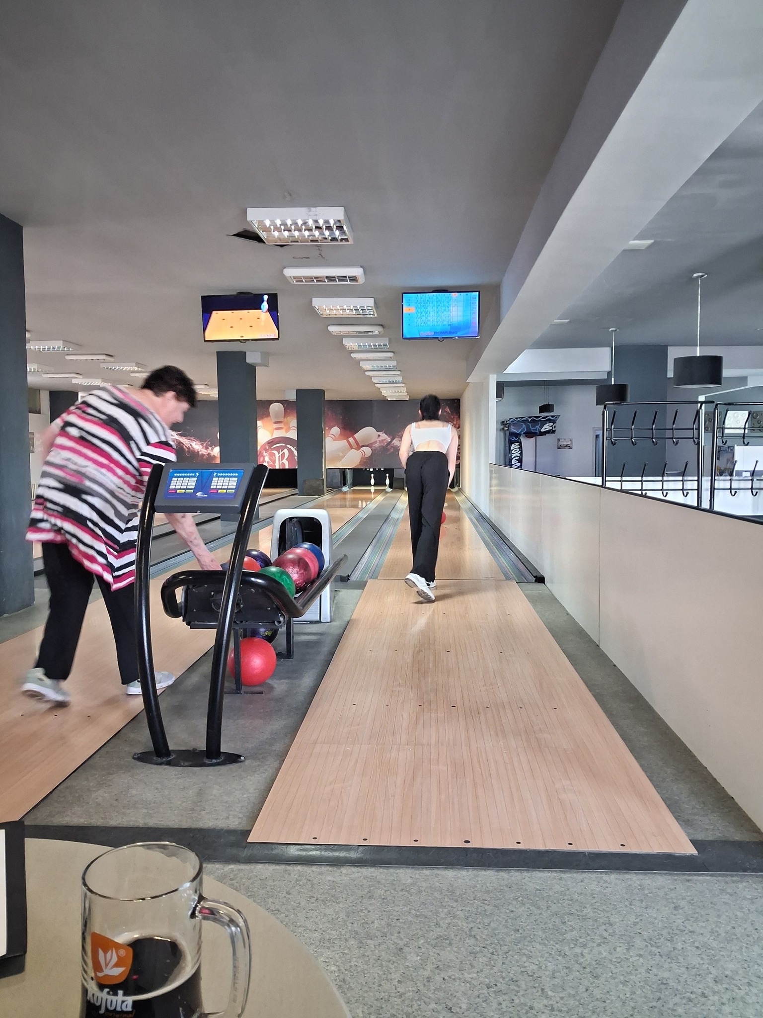  02. ROSKA HRAJE BOWLING