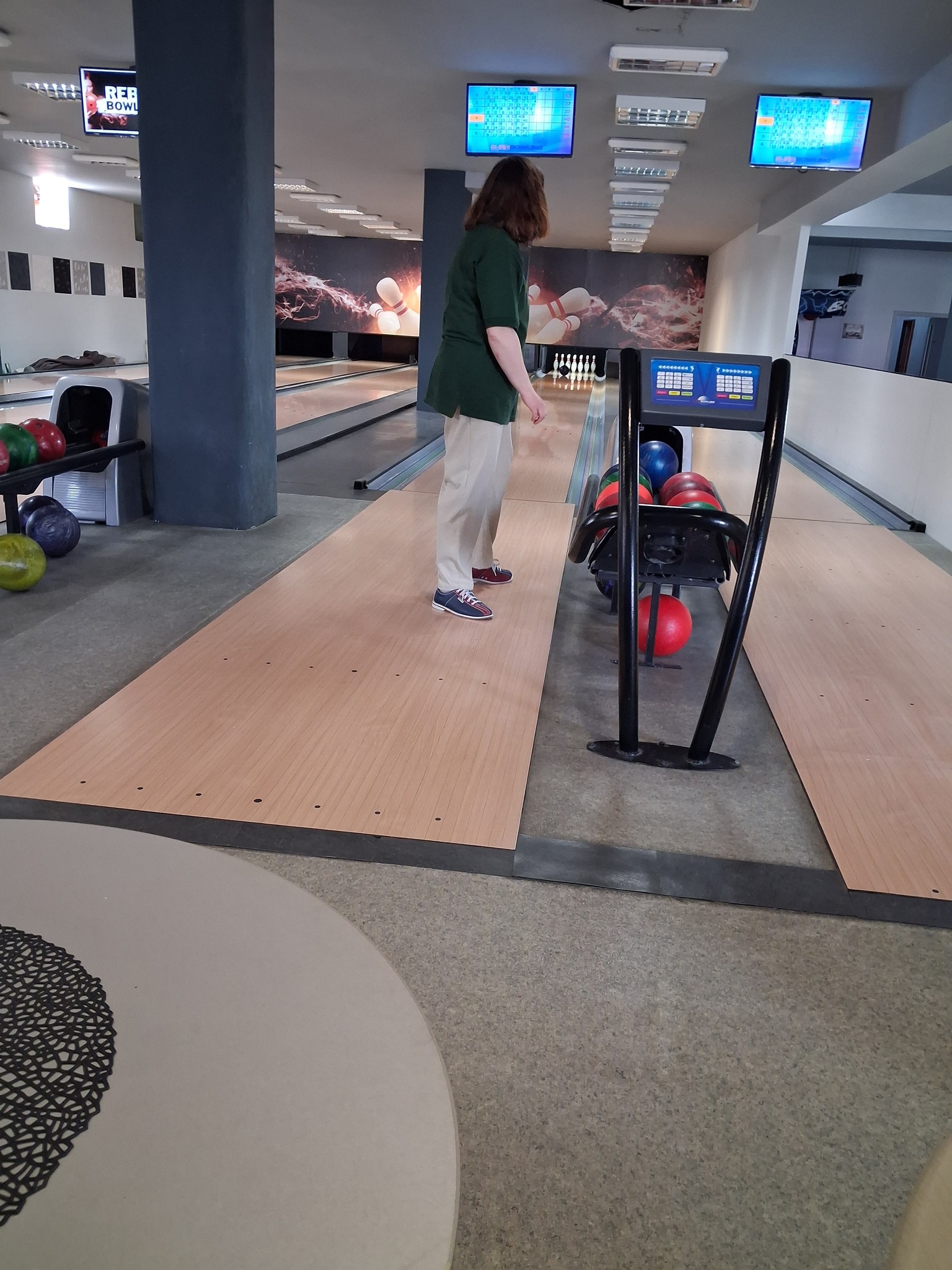 07. ROSKA HRAJE BOWLING