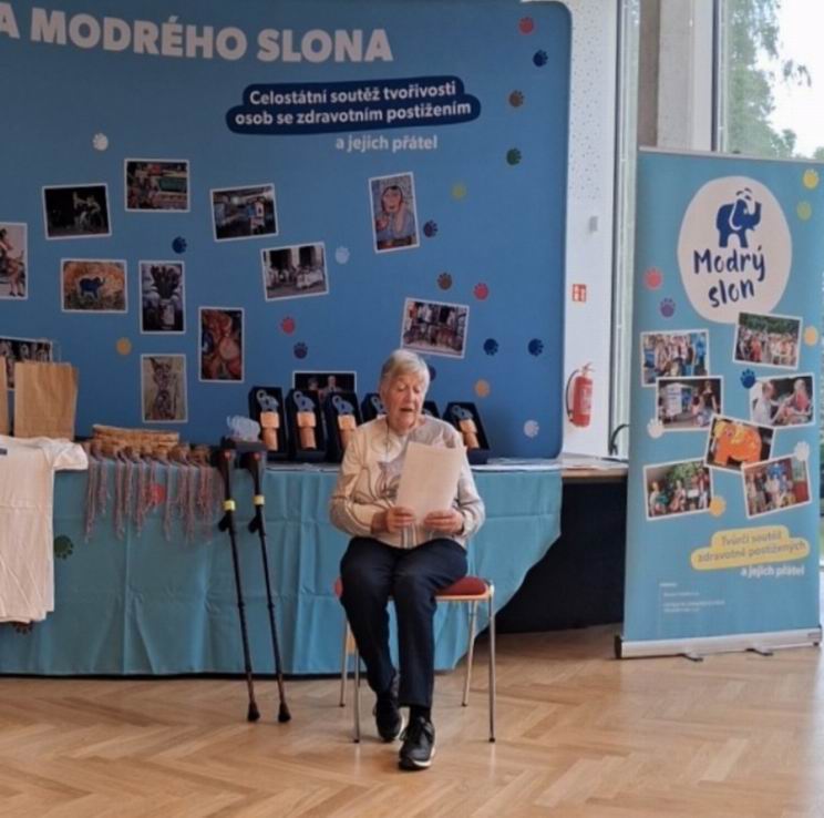 30 O CENU MODRÉHO SLONA