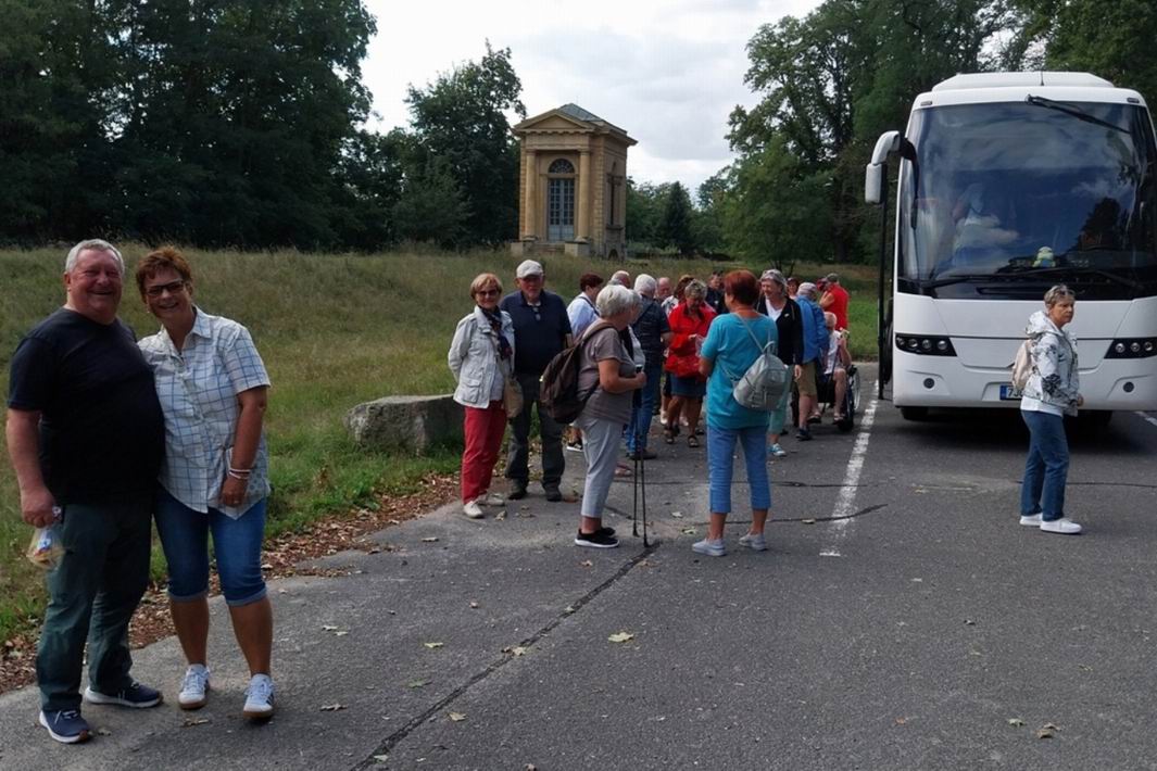 048. letecké muzeum Kbely a zámek Veltrusy