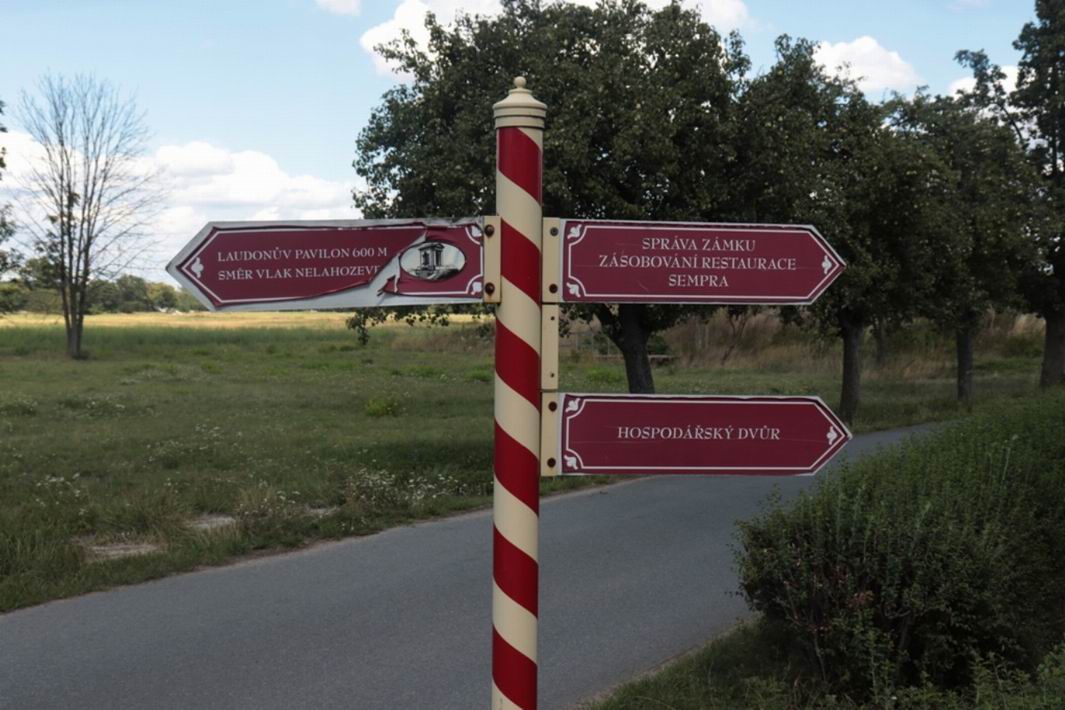 050. letecké muzeum Kbely a zámek Veltrusy