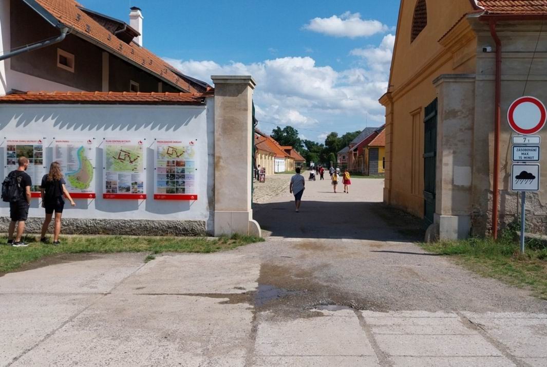 053. letecké muzeum Kbely a zámek Veltrusy