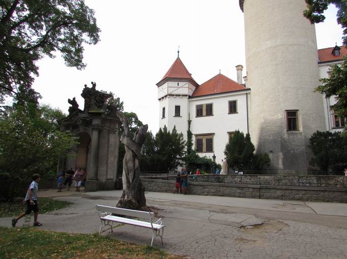 Benešov, Konopiště 80